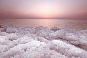 Salt lake brine deposits used for lithium extraction, illustrating natural salt formations at sunrise and the resource potential for sustainable hydrometallurgy.